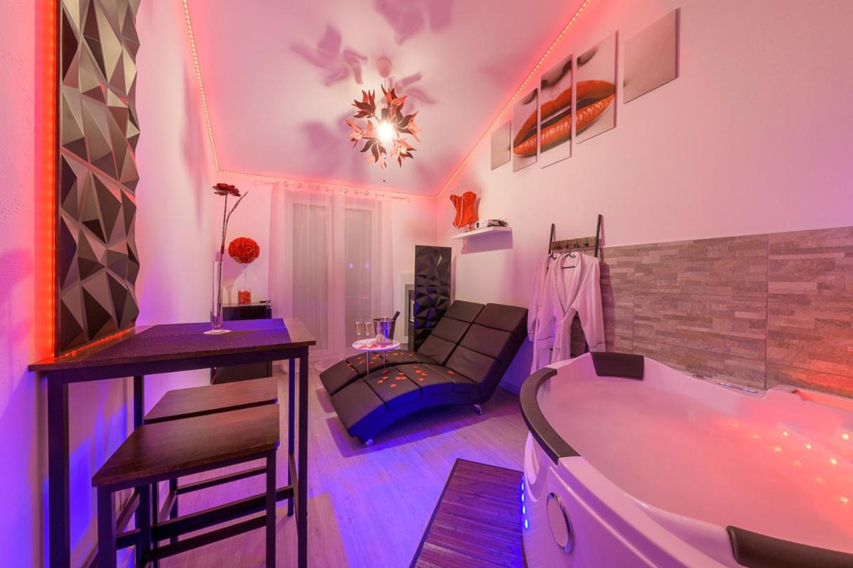 Love Room - Suite Romantique Avec Spa Privatif Le Puy-en-Velay Eksteriør billede