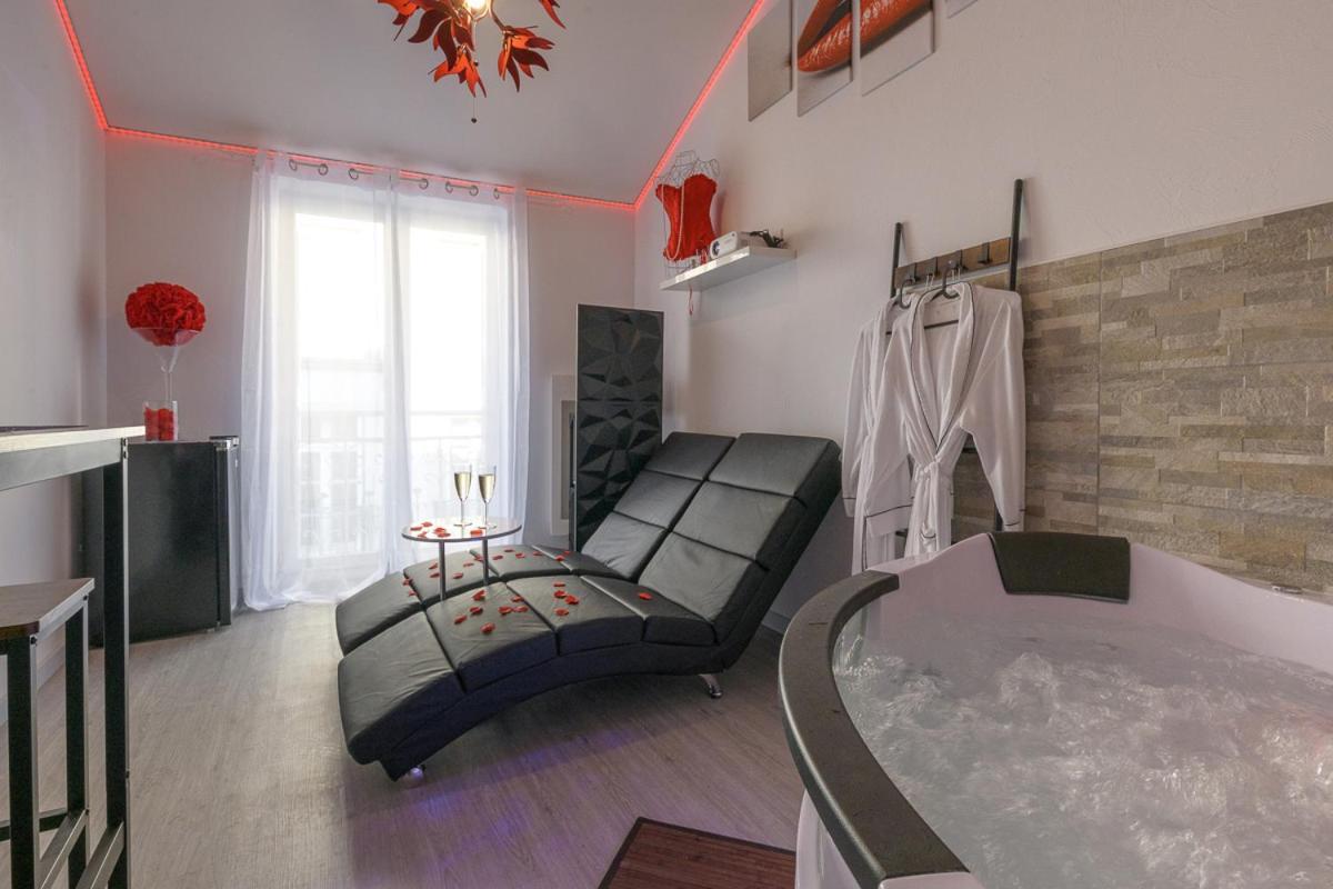 Love Room - Suite Romantique Avec Spa Privatif Le Puy-en-Velay Eksteriør billede