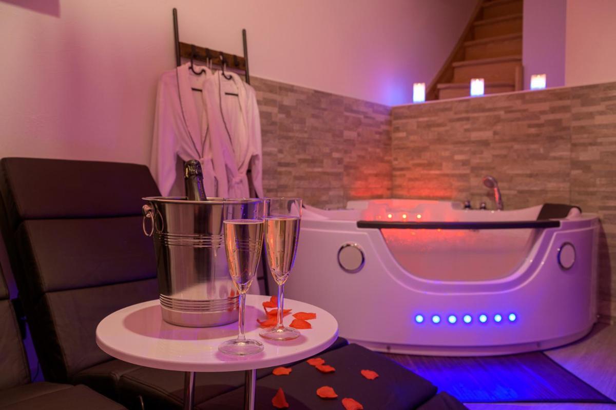 Love Room - Suite Romantique Avec Spa Privatif Le Puy-en-Velay Eksteriør billede