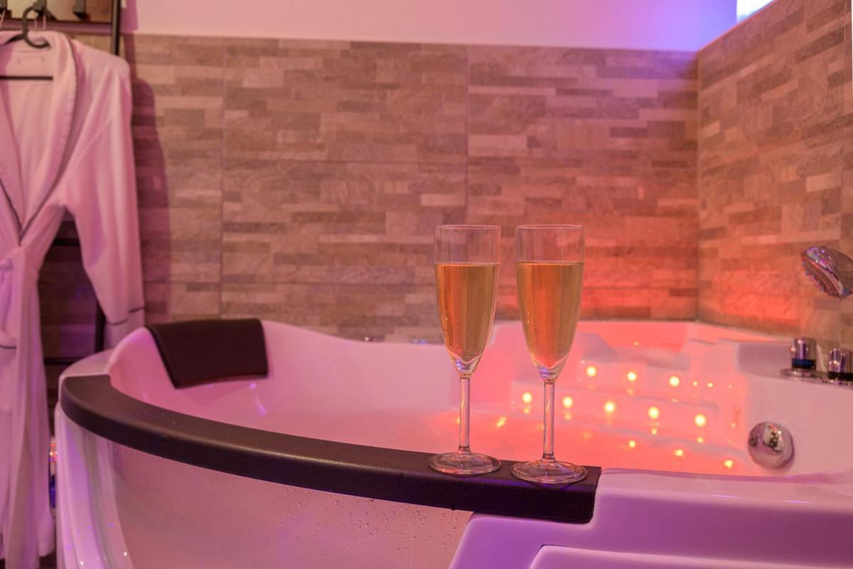Love Room - Suite Romantique Avec Spa Privatif Le Puy-en-Velay Eksteriør billede