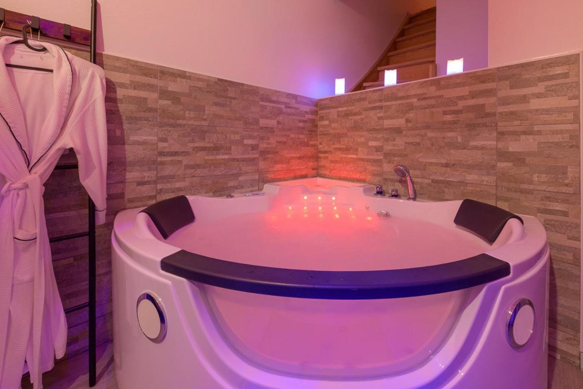 Love Room - Suite Romantique Avec Spa Privatif Le Puy-en-Velay Eksteriør billede