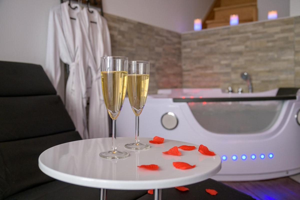 Love Room - Suite Romantique Avec Spa Privatif Le Puy-en-Velay Eksteriør billede